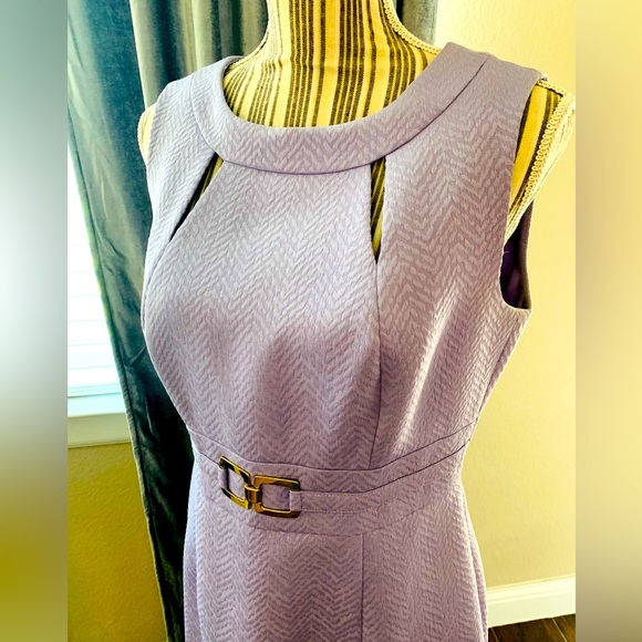 TAHARI Sleeveless Dress - Picture 2 of 4